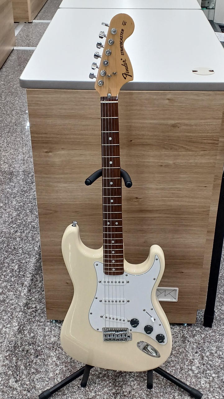 FENDER JAPAN ST72 73068