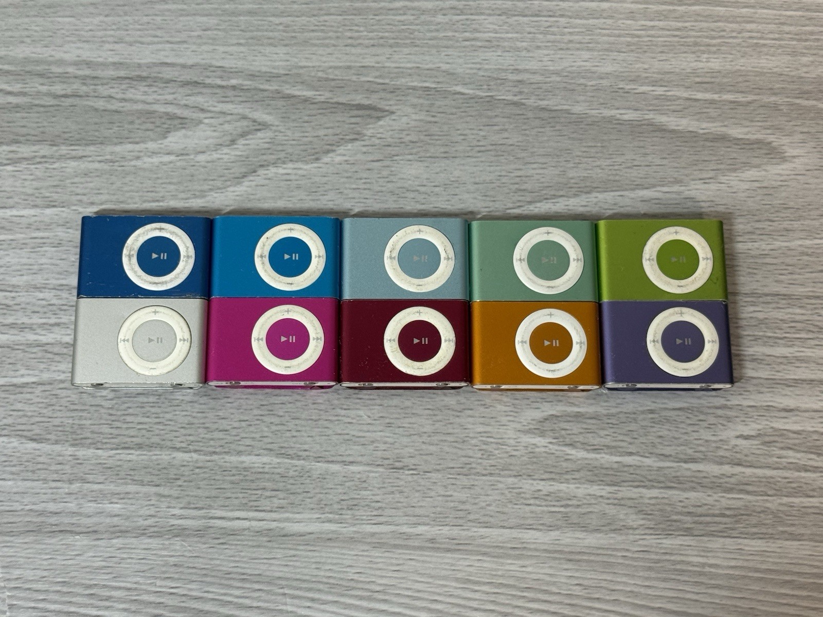 Apple iPod Shuffle 2nd Generation 1GB A1204 - Works Great