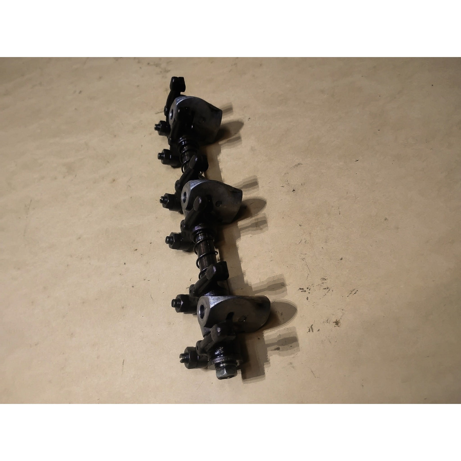 Kubota D722-E Rocker shaft assembly Used (933)