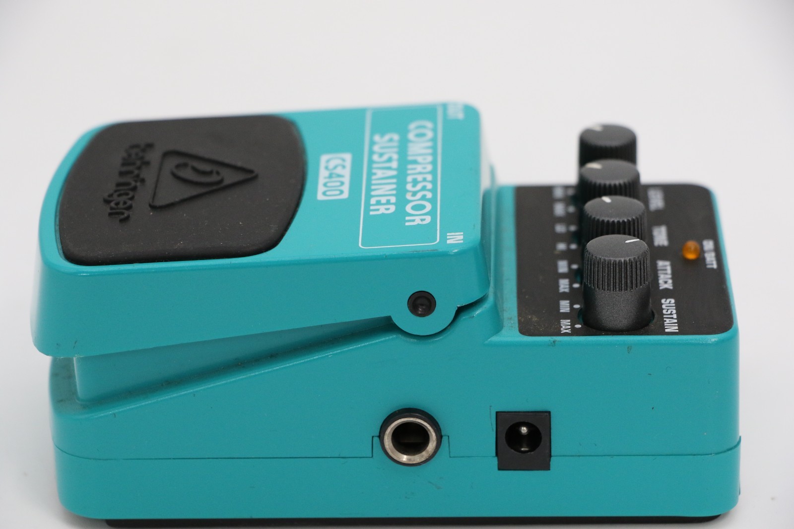 Behringer CS400 Compressor/Sustainer Effect Pedal