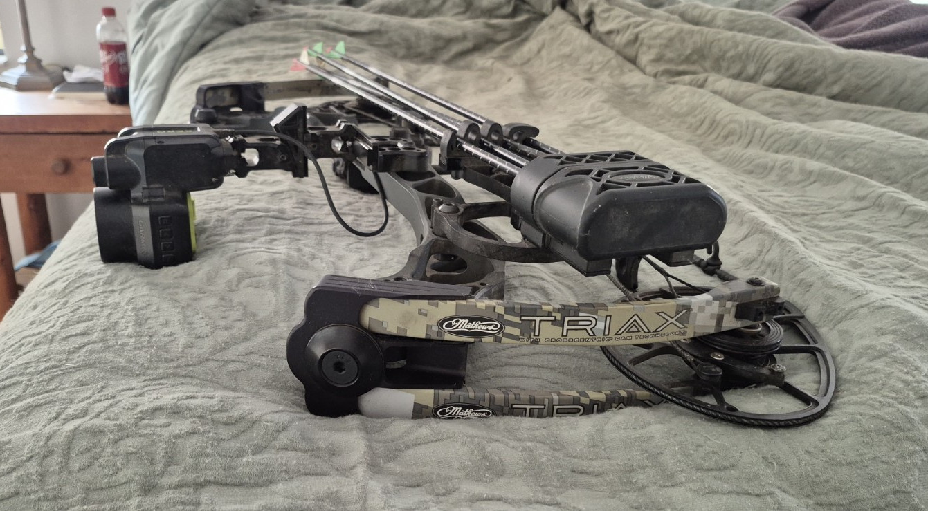 Mathews TRiax Compound 27.5 /70  Aluminum Black/Gray/Tan