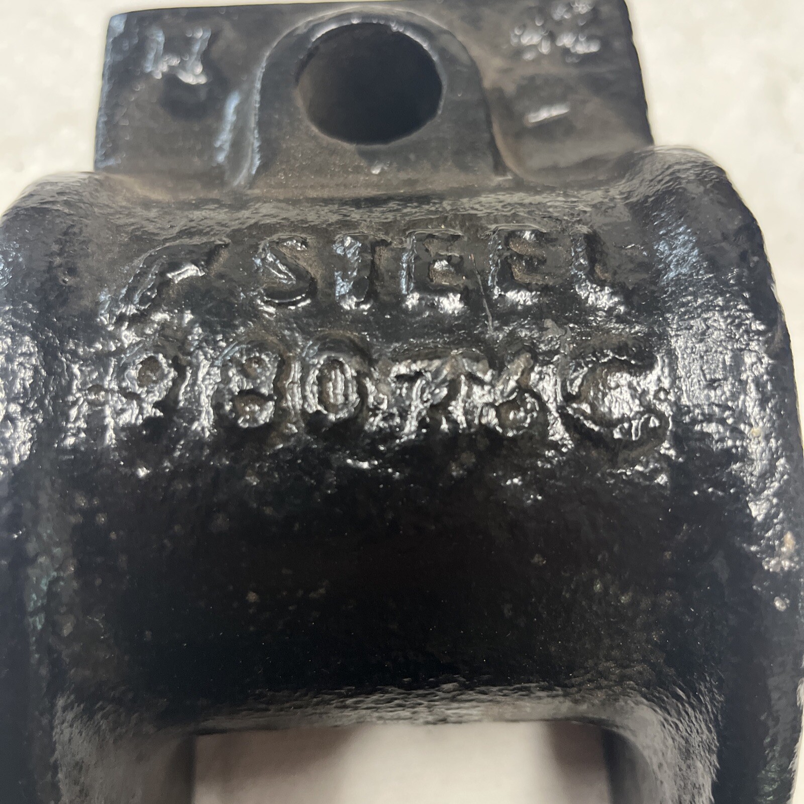Peterbilt Spring Eye Pivot Air Leaf Bracket 98076C Used