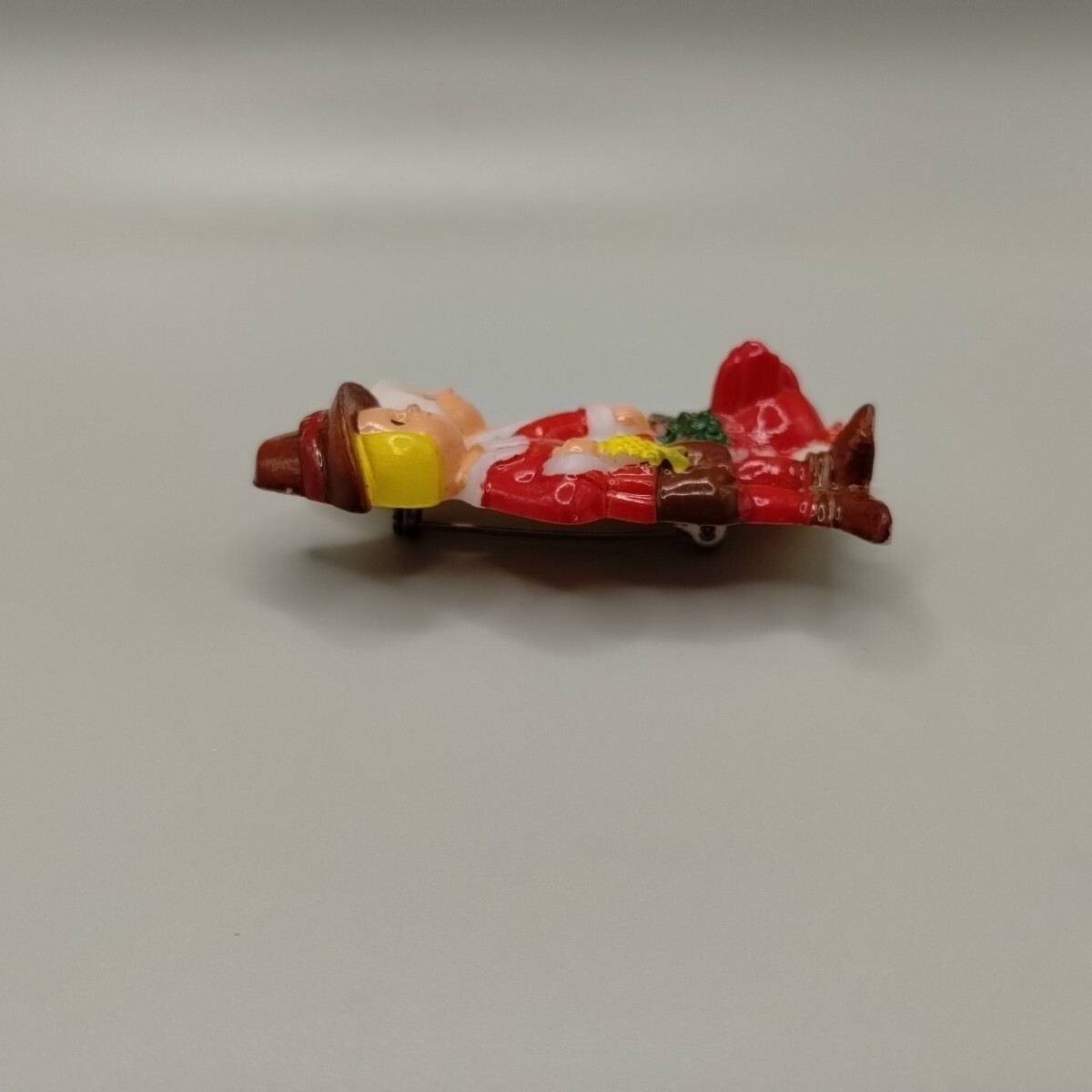 Plastic Thanksgiving Pilgrim Couple With Turkey Pin Brooch