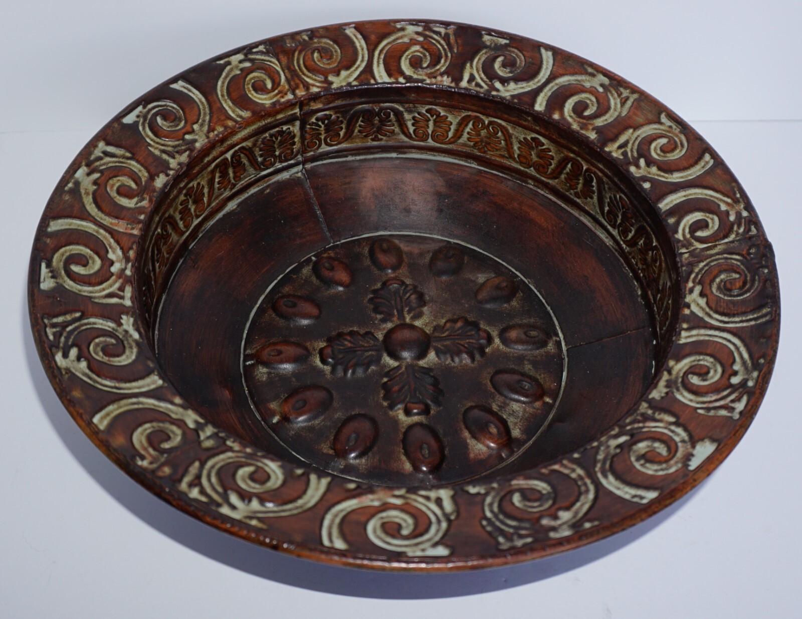 Elegant Expressions metal Bowl Décor