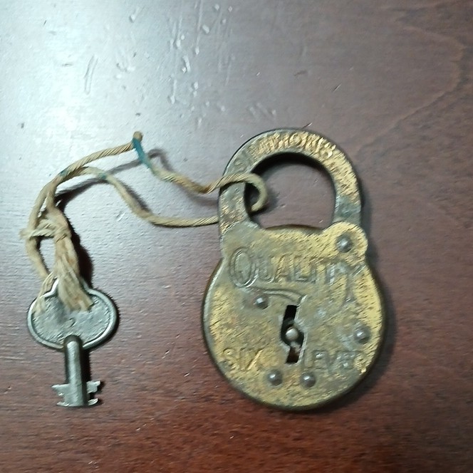 Simmonds Quality Six Lever Brass Padlock, Antique Brass Finish, 1 Key