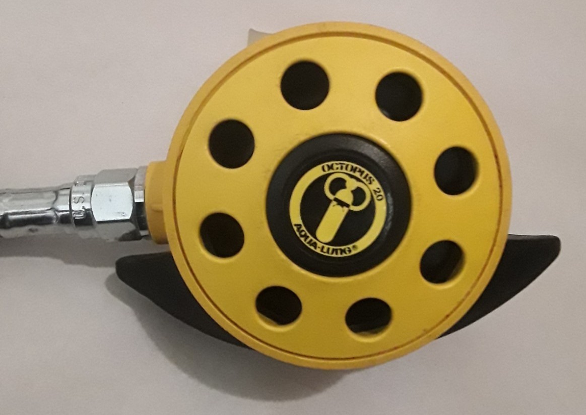 TEKNA Console, 1st Stage AQUA LUNG Conshelf 30, 2nd Stage OCTOPUS 20 Regulator