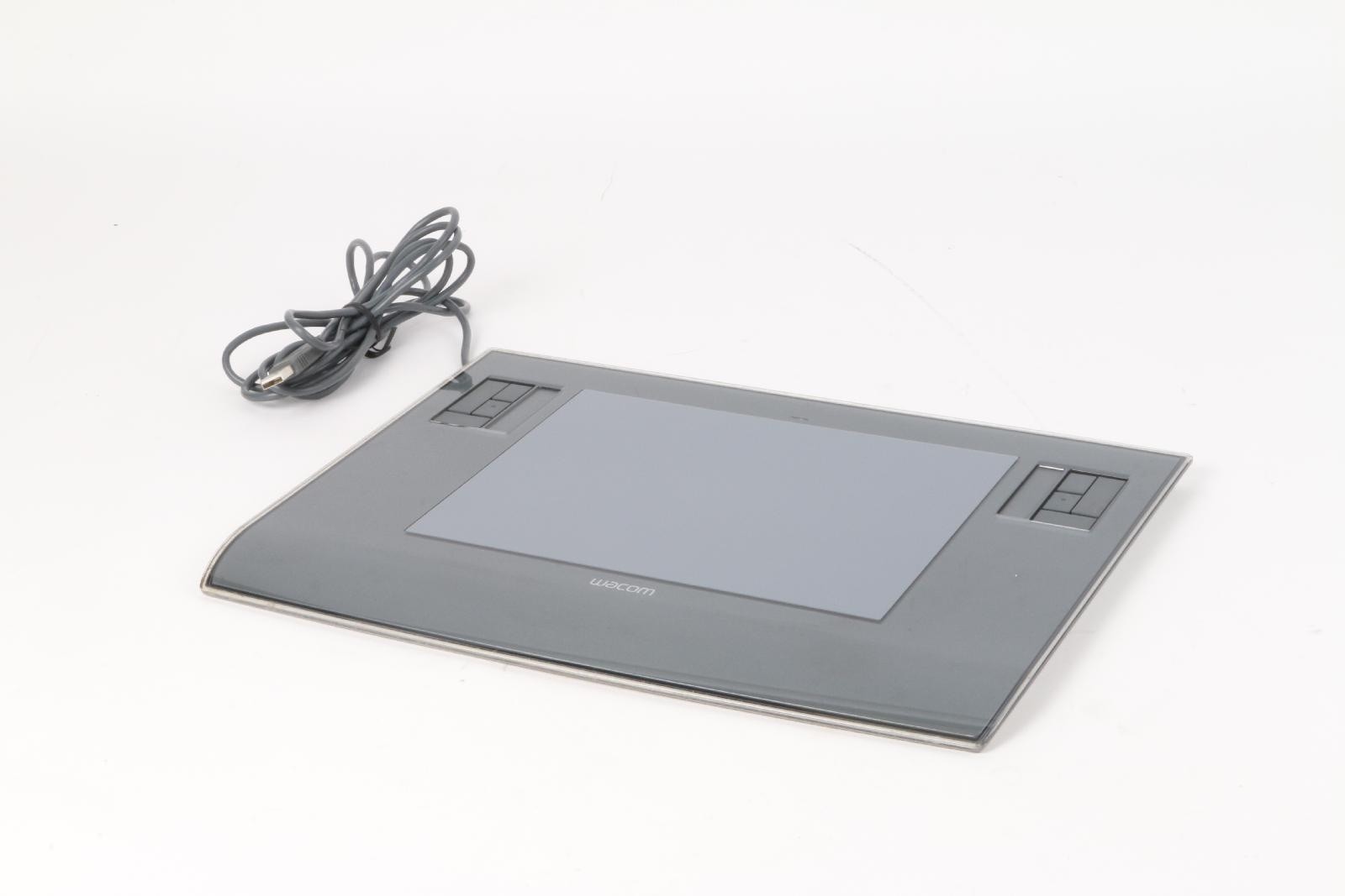 Lot of 12 Wacom PTZ-630 Intuos3 6 X 8-Inch Pen Tablet