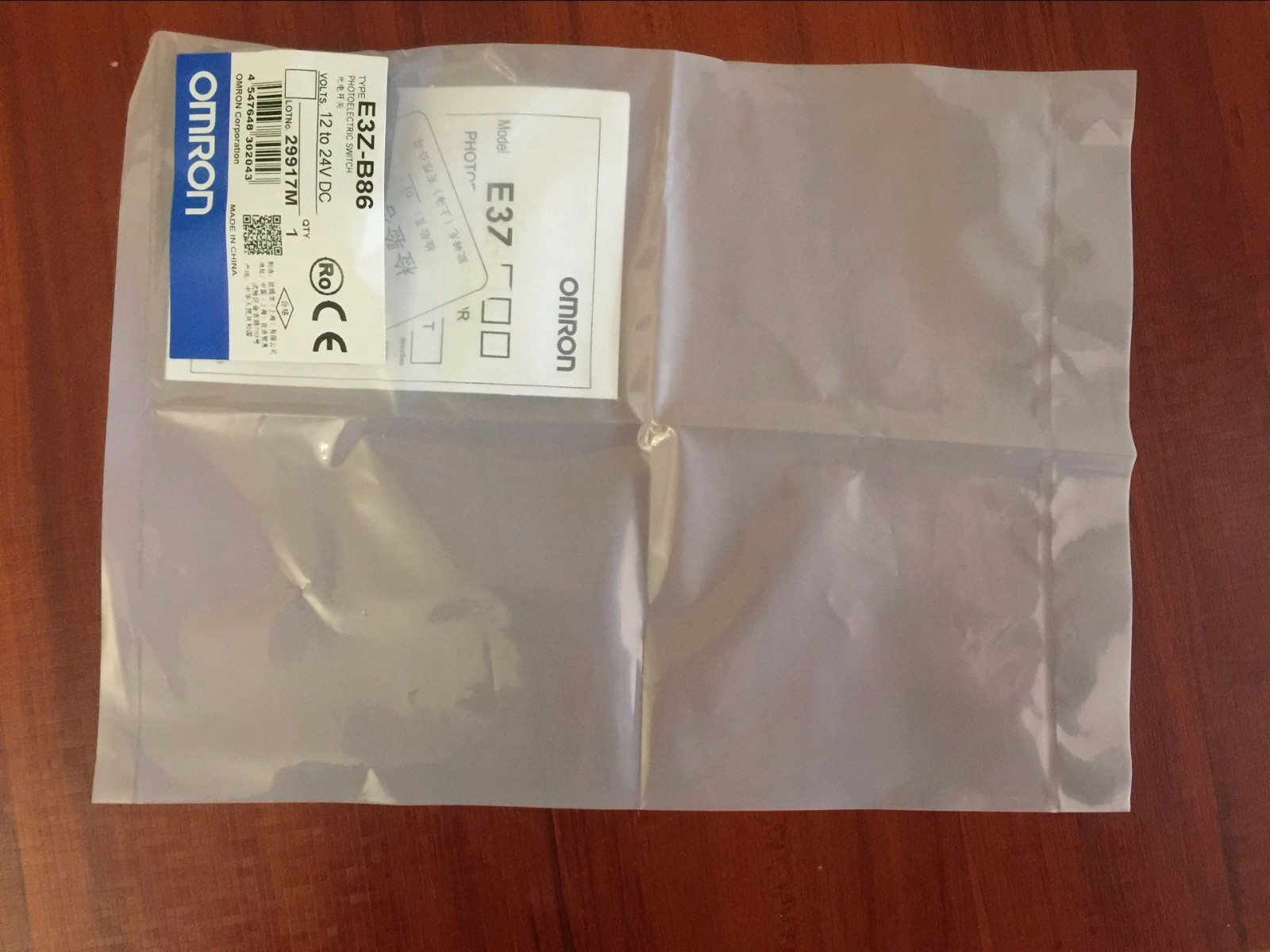 New Omron E3Z-B86 E3ZB86 Sensor Free Shipping