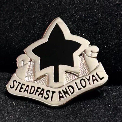 4TH INFANTRY DIVISION LAPEL PIN US ARMY STEADFAST AND LOYAL