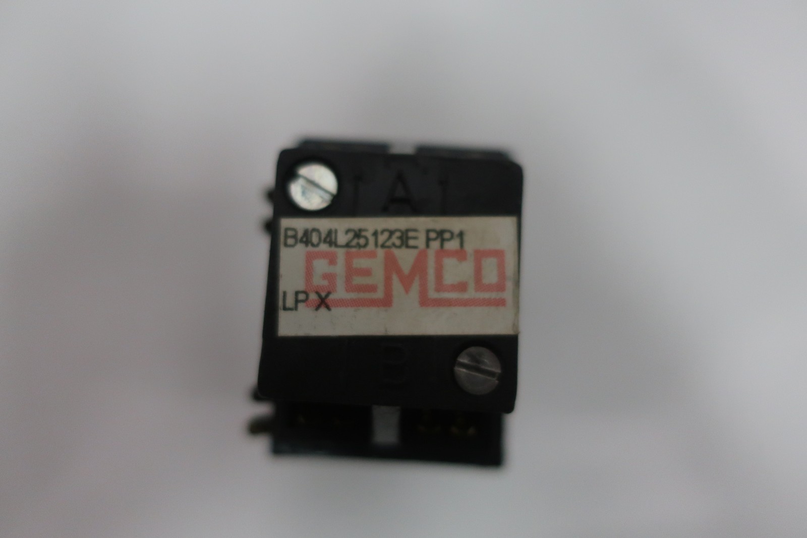 Gemco B404L25123EPP1 Illuminated Amber Pushbutton Selector Switch