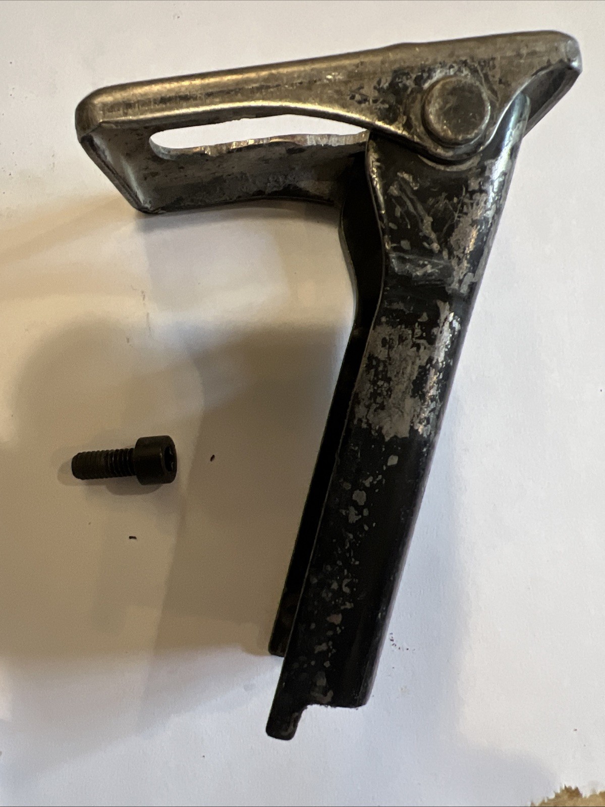 Makita Replacement Pivoting Head Reciprocating Saw Shoe for XRJ06    161375-3
