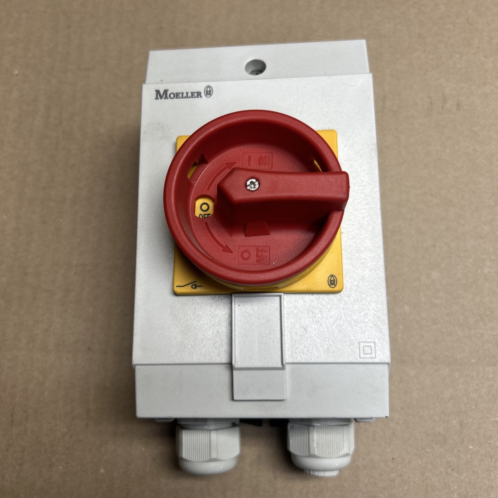 Moeller Disconnect Switch, Includes P1-25, 50/60Hz.