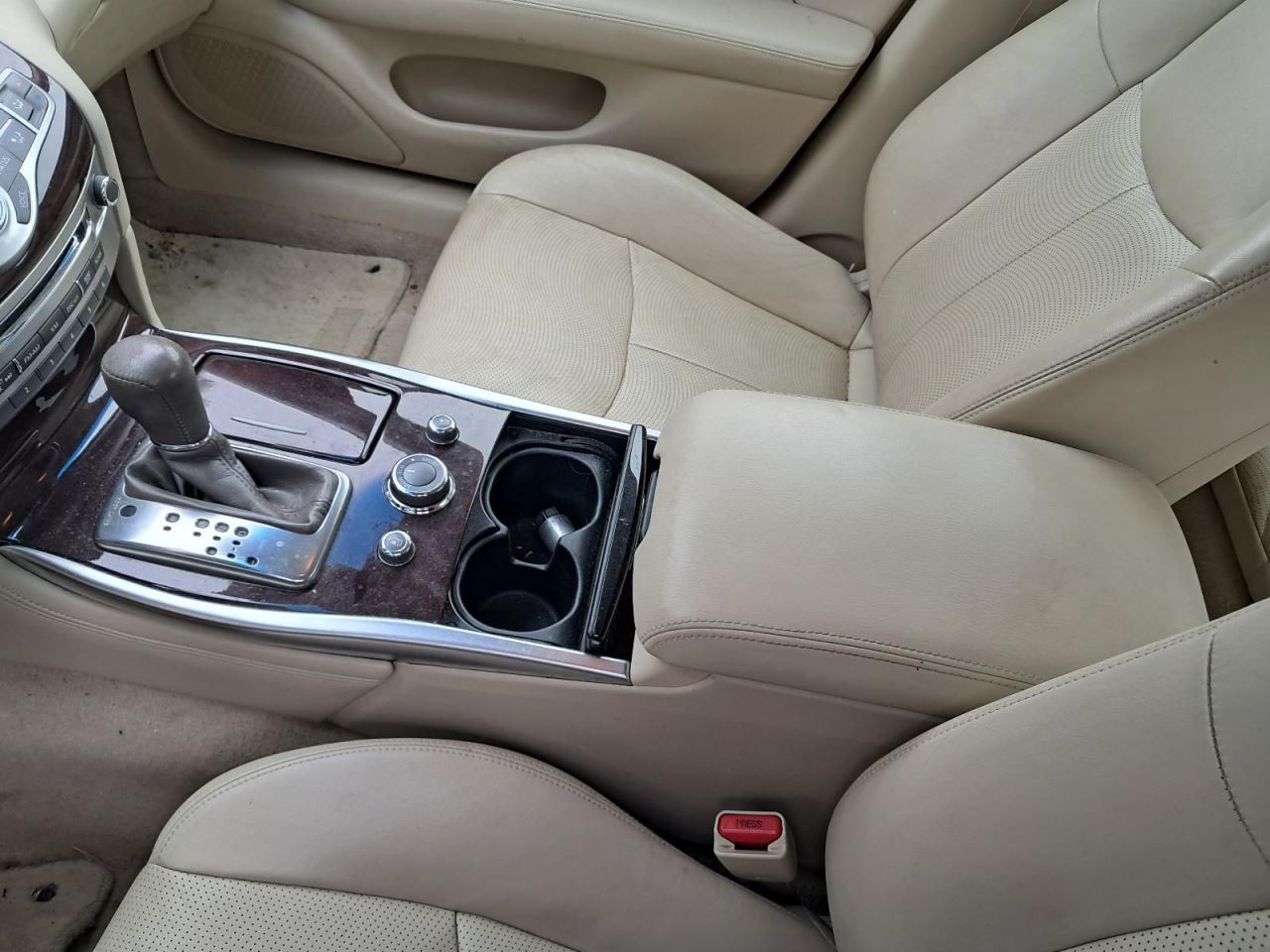 Q70 2015 Glove Box 4954329