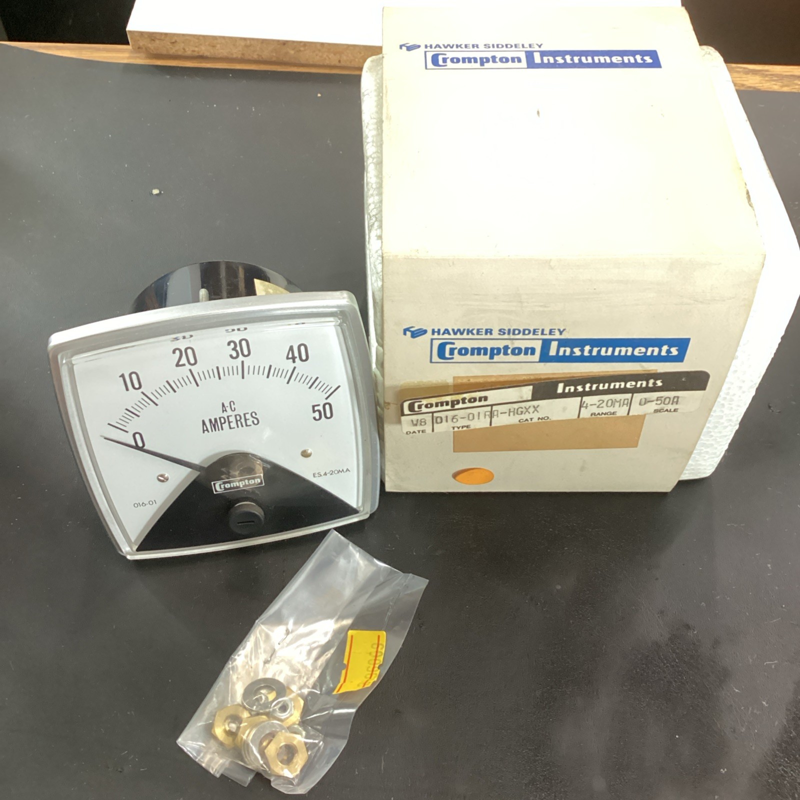 Crompton Analog Panel Meter Model 016-01RA-HGXX 0-50A New