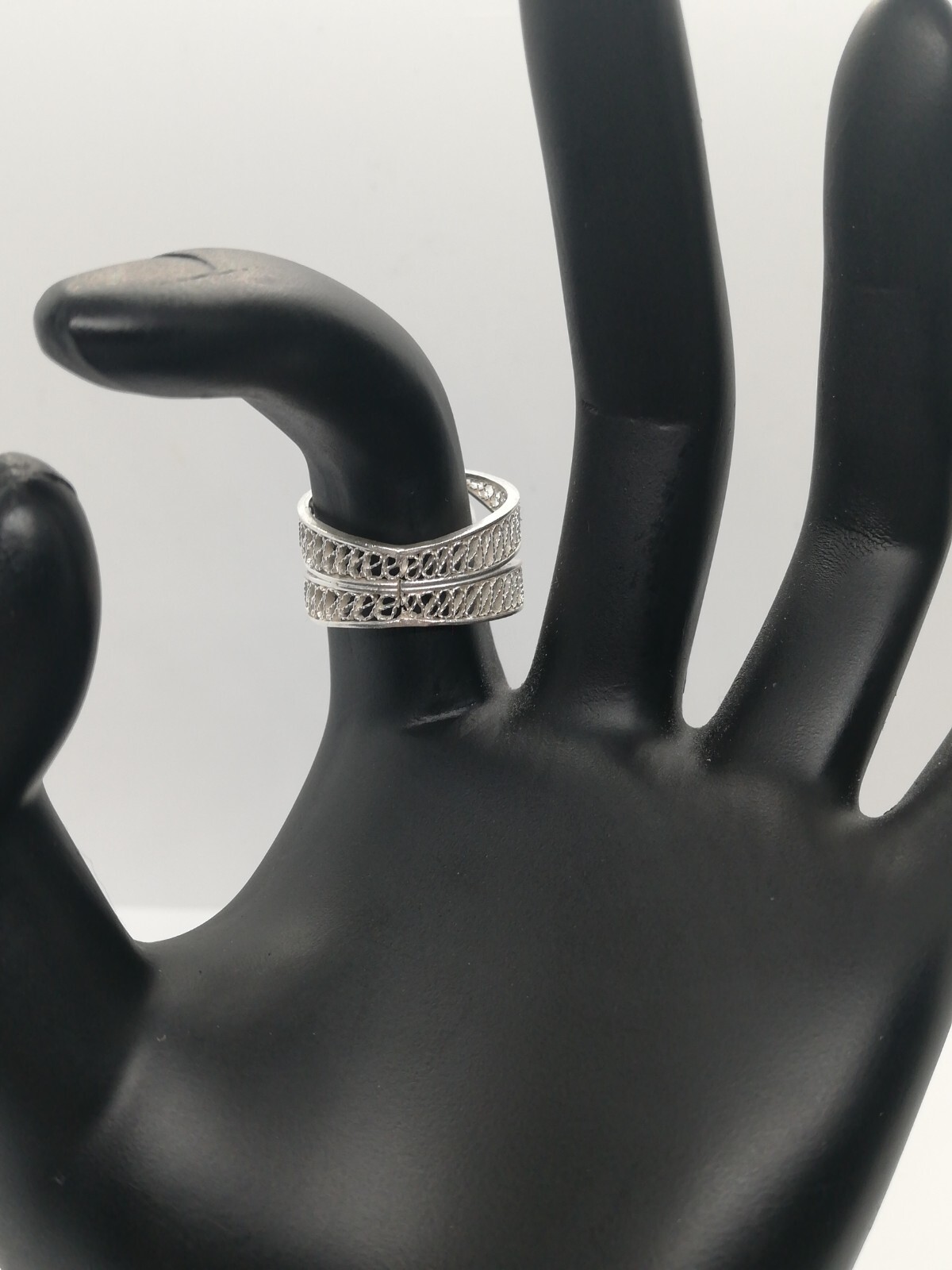 . 970 Solid Silver Women's Ring Size 8 Filigree New.