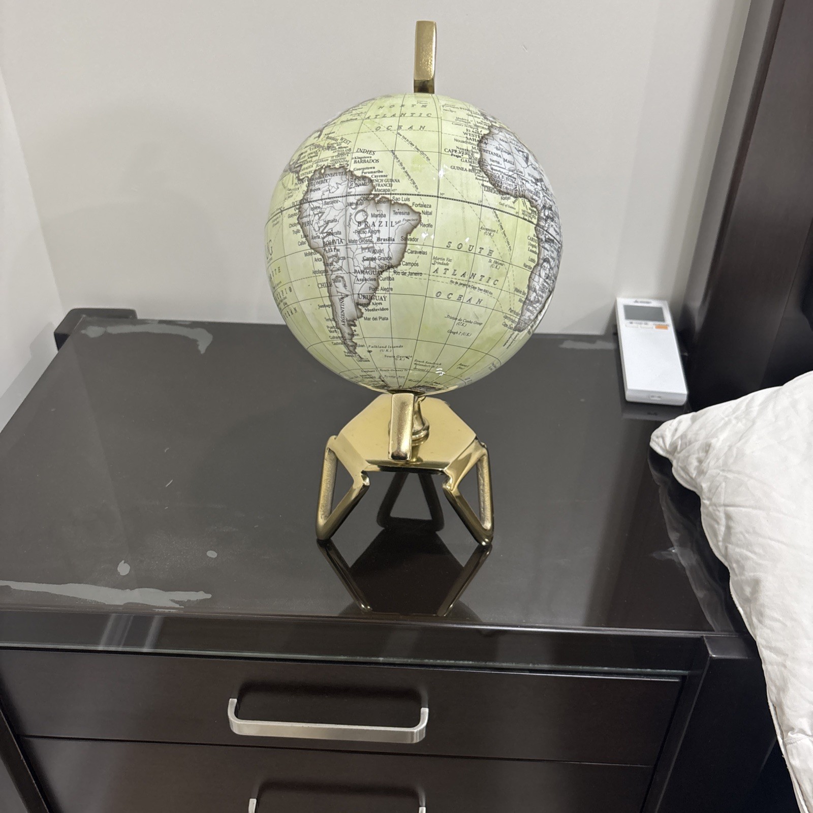 ￼ Round Metal Globe With Gold Medal And Nice Room Decor
