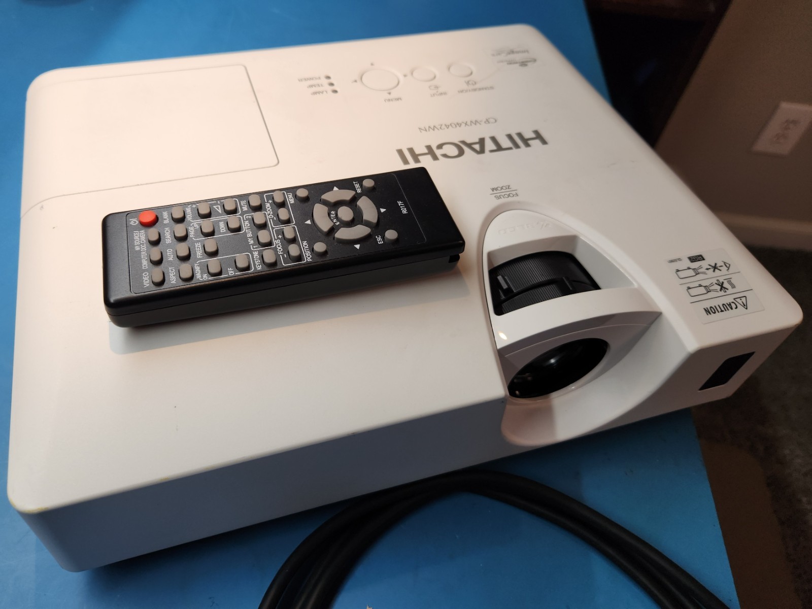 Projector 3 LCD  Hitachi CP-WX4042WN very low 350 hours good working with remote