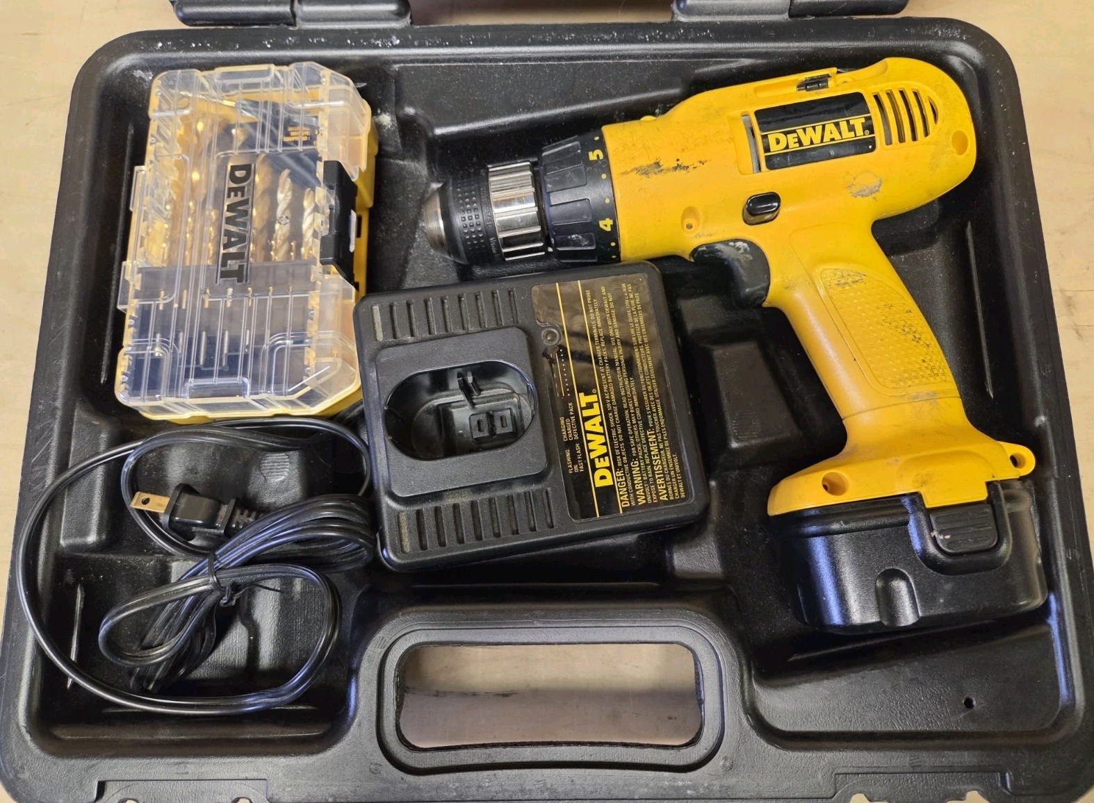 Dewalt 12V Cordless 3/8" Drive Drill DW953 Bundle *TESTED/WORKING*