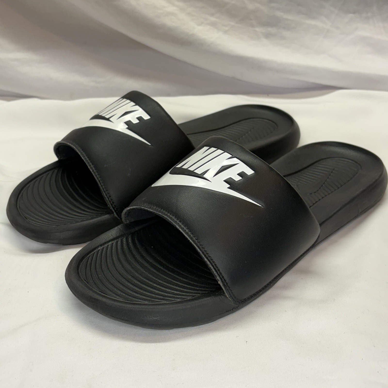Nike Slides Sandal Mens Size 12 Black White CN9675-002 Casual Athletic Comfort