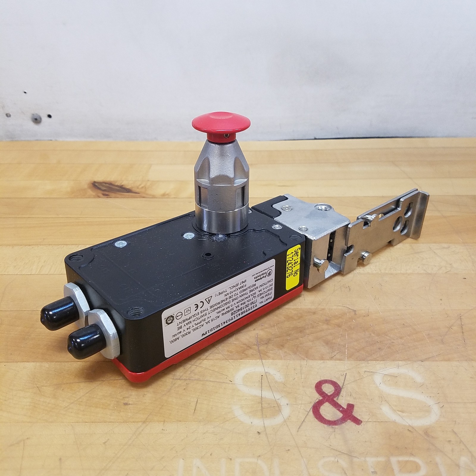 Fortress Interlocks YI2YTSE411T03415D1D1FW Interlock Safety Switch & Handle