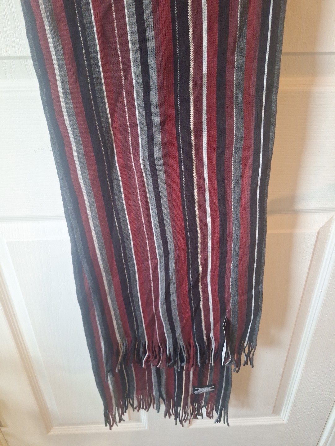 NWT J. Ferrar Mens Winter Scarf Black, Grey, Red, White
