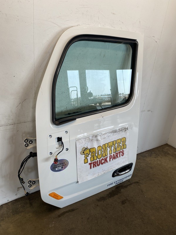 2018 Peterbilt 579 Door (606-14018)