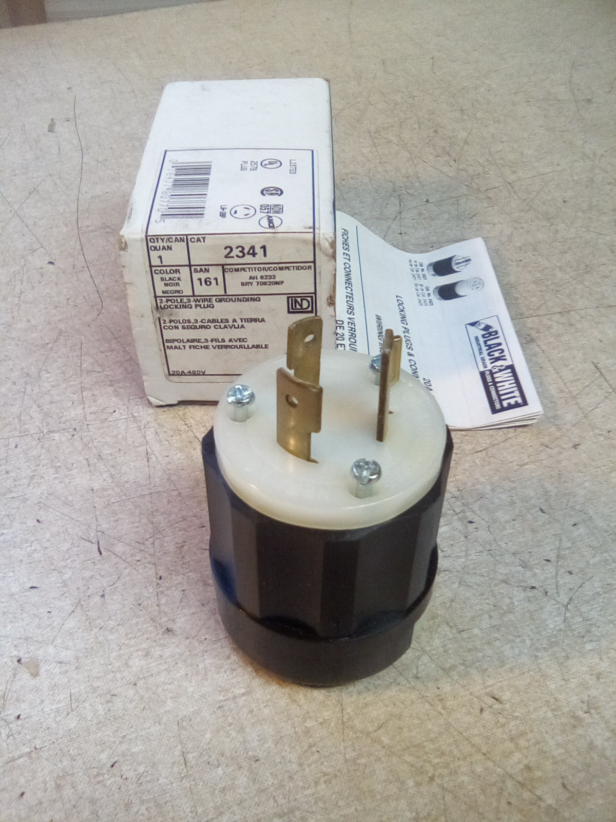 Leviton 2341 2-Pole 3-Wire Grounding Locking Plug