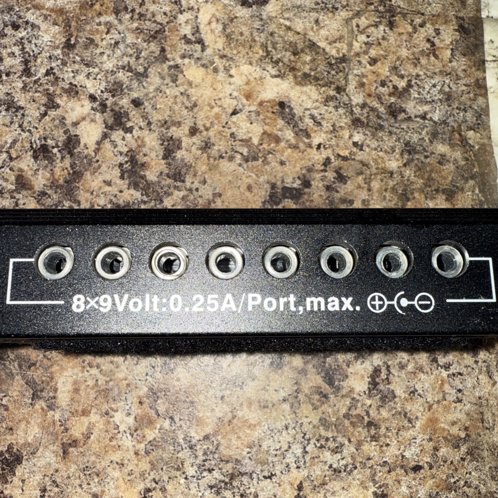 Gator G-BUS 8-Output Power Supply