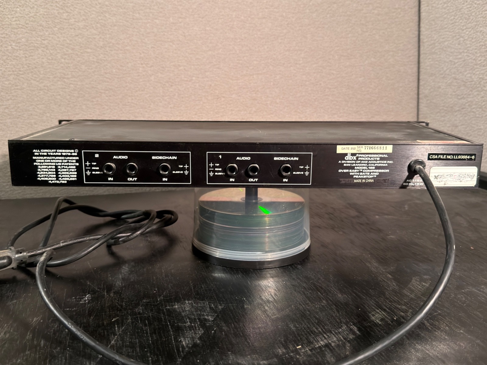 DBX 166 Over Easy Compressor with Gate and Peakstop Gain Reduction Rack Mount