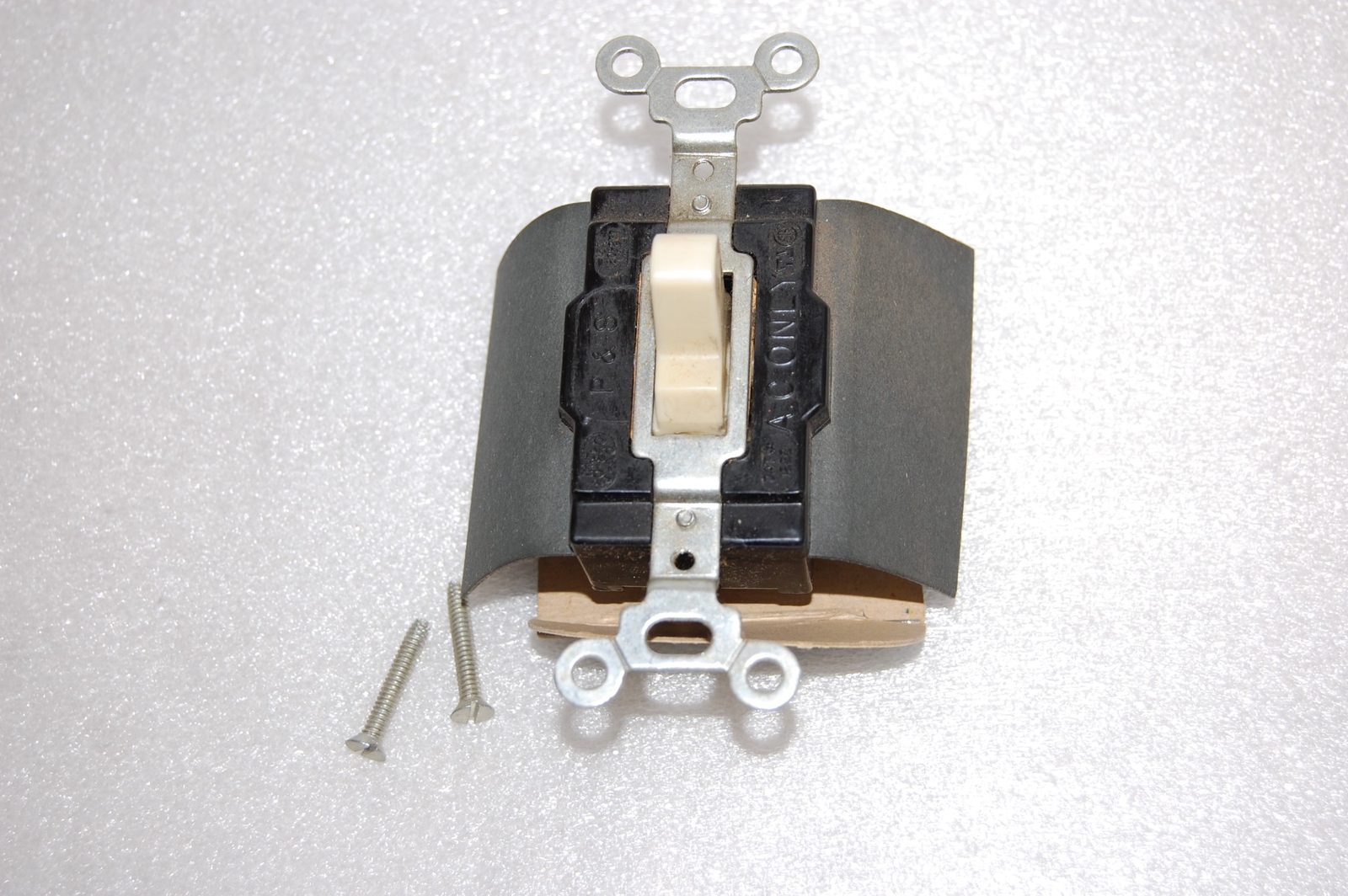LEVITON 1282-I AC TOGGLE SWITCH