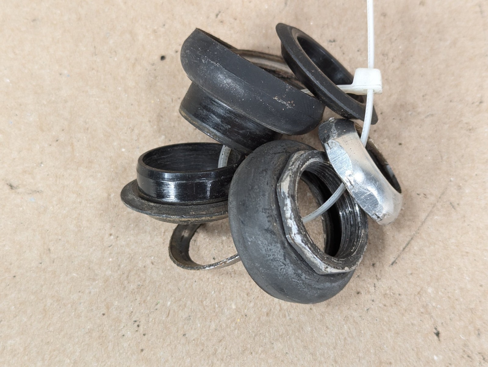 Vintage 1-Inch Threaded Bicycle Headset Components Bearing Cups and Ball Bear...