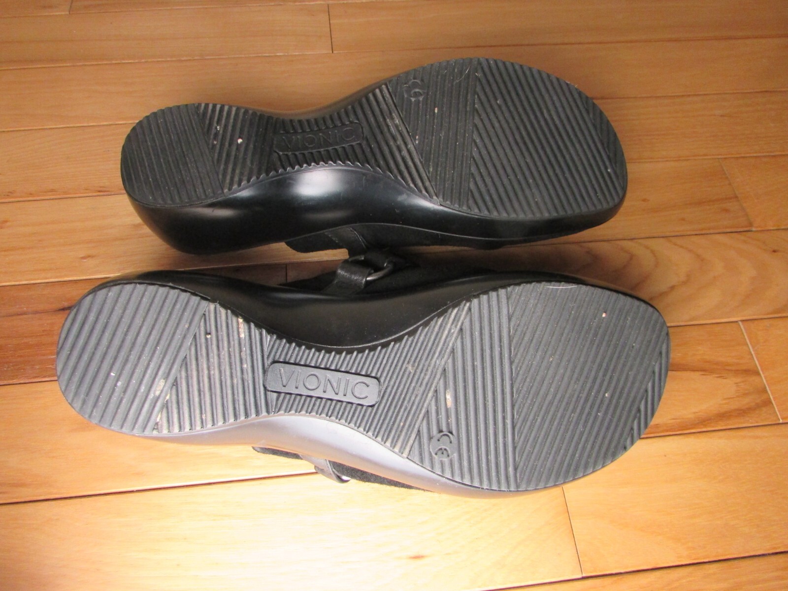 Vionic Brown Suede Leather Clogs Slip On Shoes Silver Side Ring Size 8.5 (39)