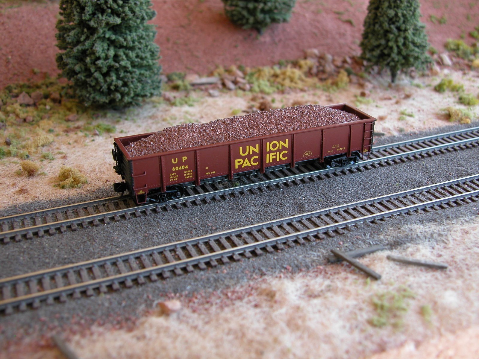 Hay Brothers CRUSHED BROWN GLASS LOAD - Fits TRAINWORX 46 foot GS Gondolas