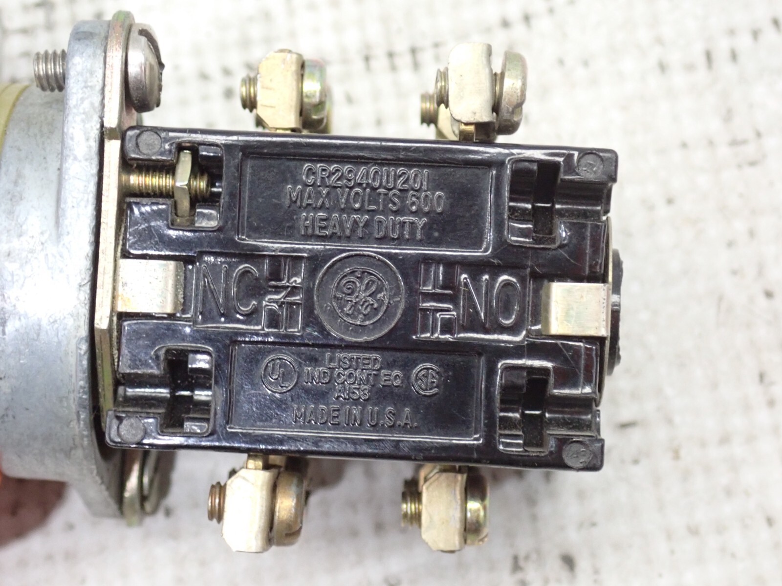 GE 3 Position Maintain Selector Switch With 2) CR2940U201 Contact Blocks