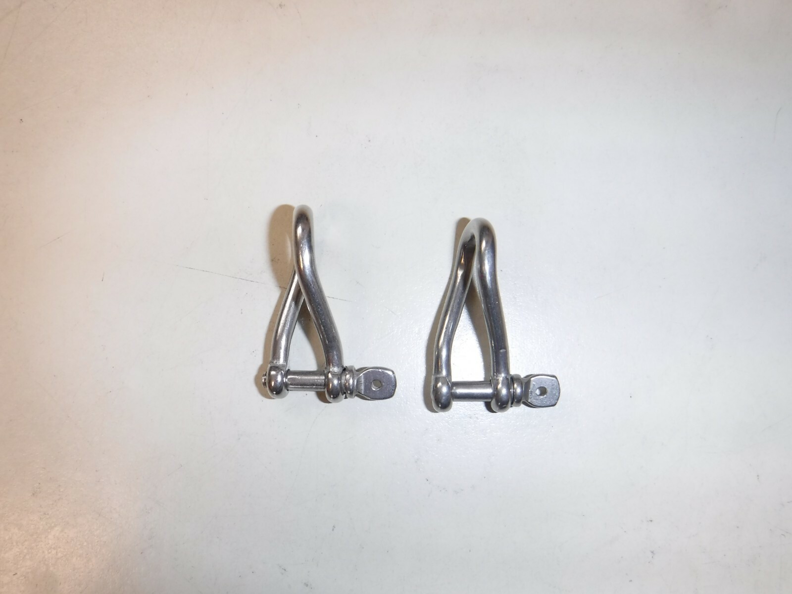 KS0362-04 2 (PR) 316 STAINLESS STEEL MARINE TWISTED SCREW PIN SHACKLE 5/32" PIN