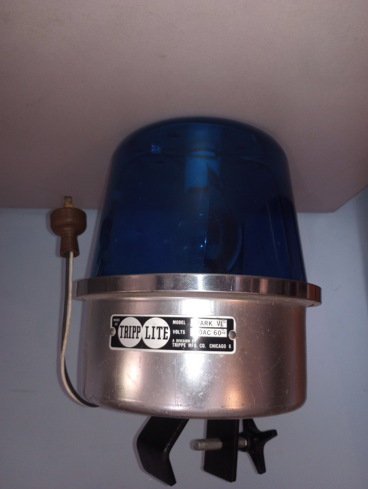 VIINTAGE BLUE TRIPP LITE MARK VI WITH MOUNTING BRACKET