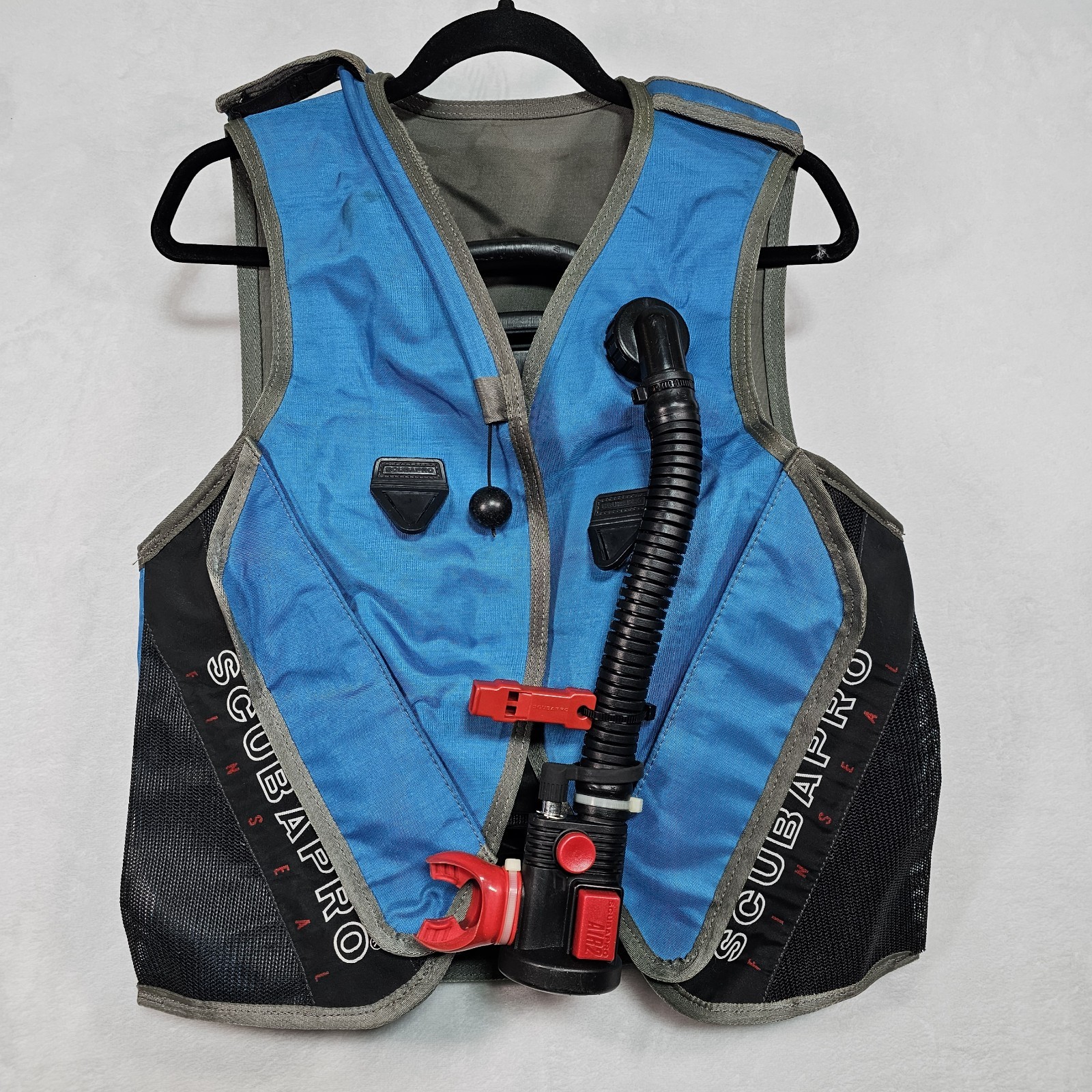 SCUBAPRO Finseal Vest Adukt Small Fegulator Weight Pockets Scuba Swim Pro Set