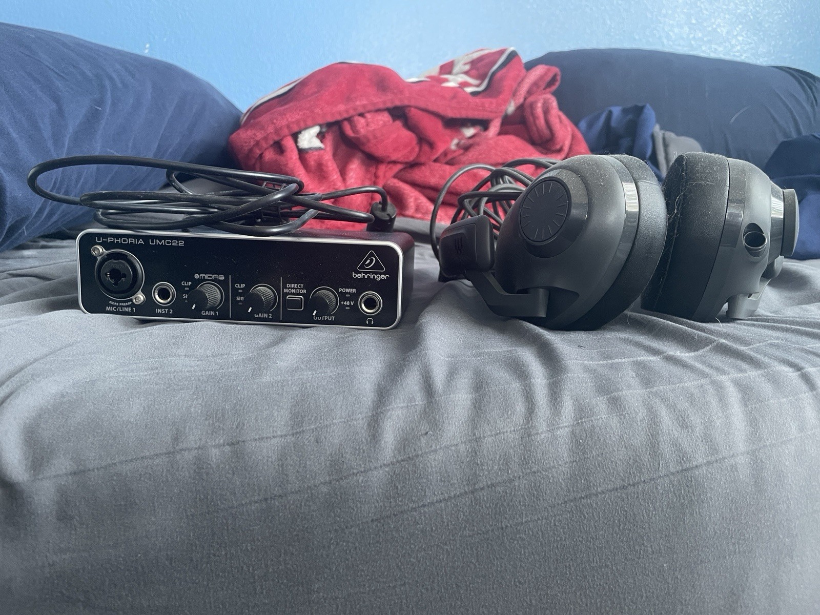 Behringer UMC22 Interface + Headphones - both untested