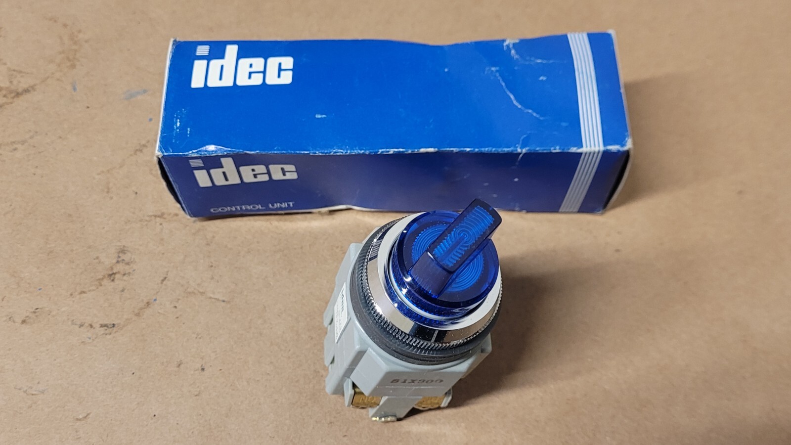 New IDEC ASLN28811NS Blue Selector Switch 1NO + 1NC W3-RW