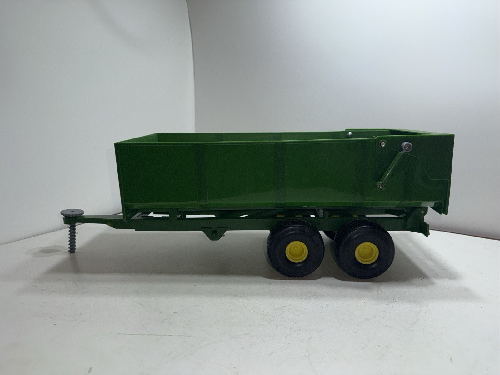 ERTL Britains Jhon Deere Wagon Dump Truck Plastic