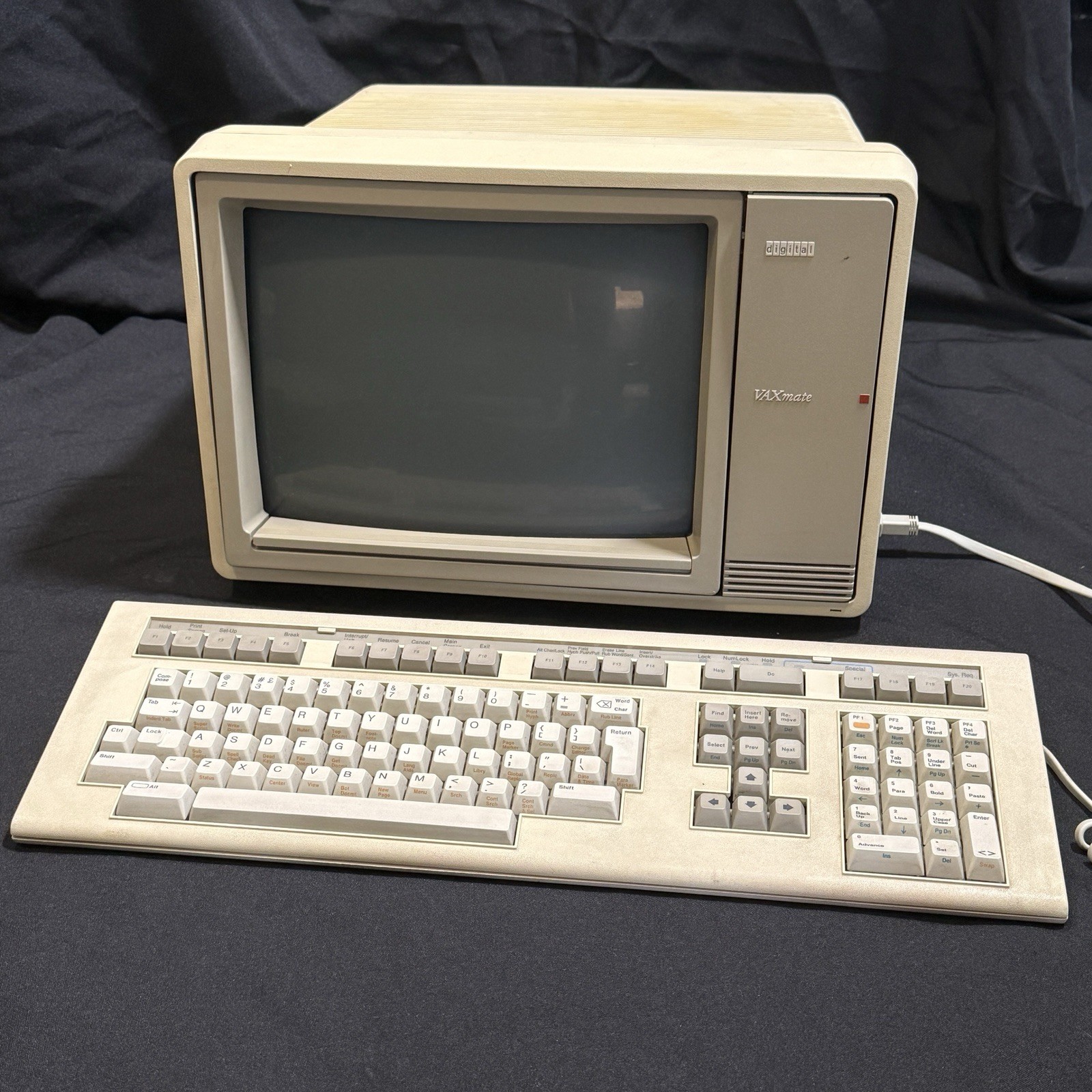 DEC Digital VAXmate PC500-B2 Workstation Terminal Monitor w/ LK250 Powers on