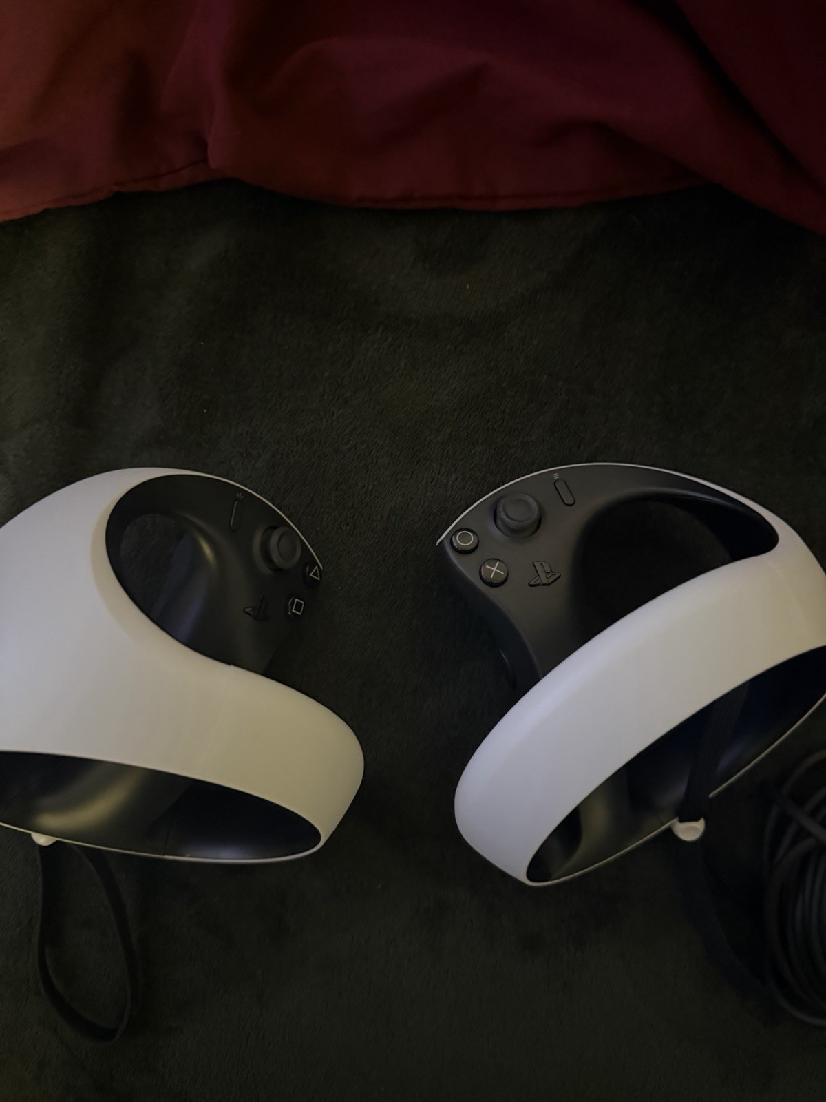 Sony PlayStation VR2 VR Headset w/ PS VR2 Sense Controllers & Cable White/Black
