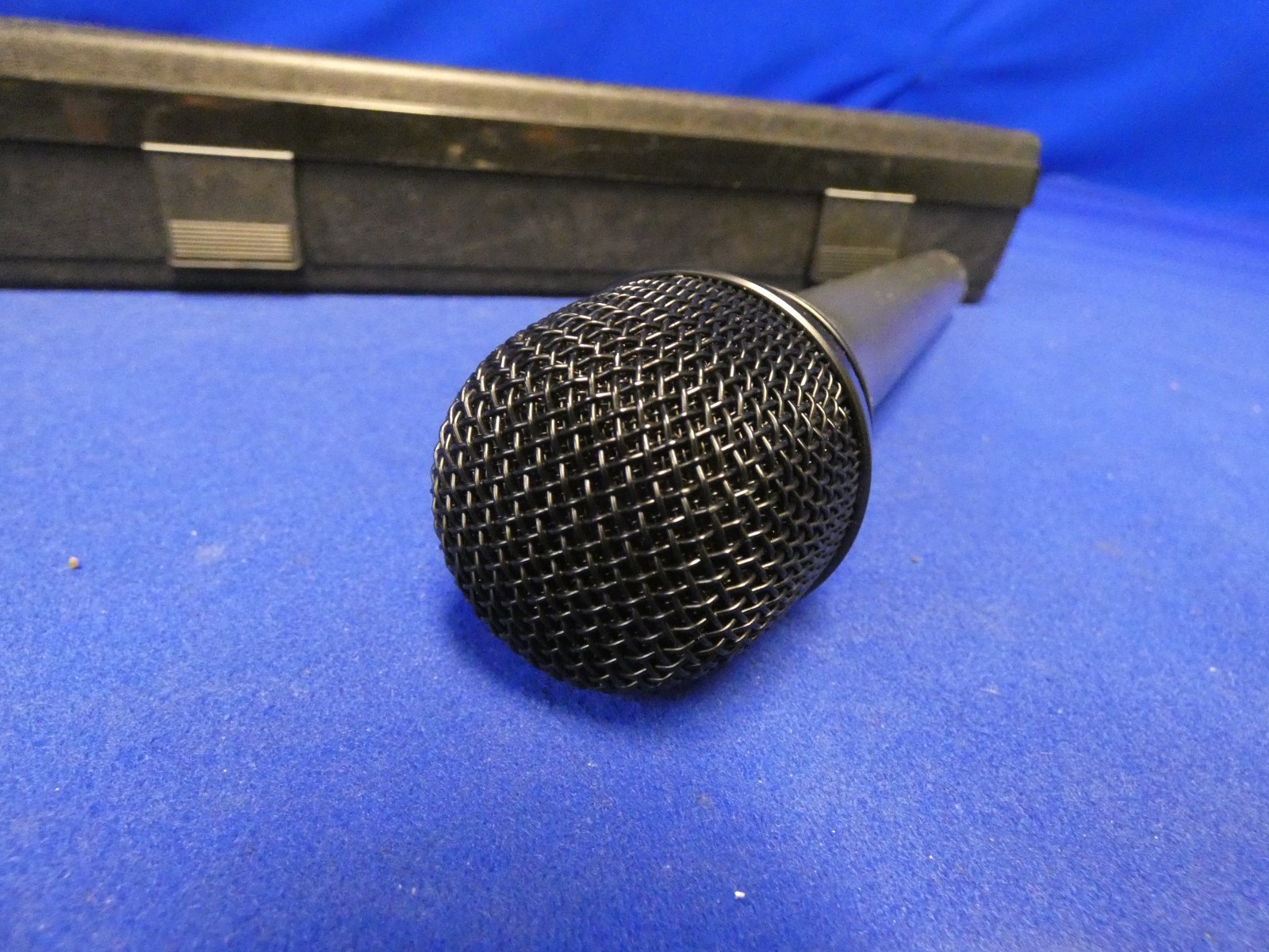 Sennheiser MD 46 Cardioid Dynamic Microphone w/Sennheiser Case