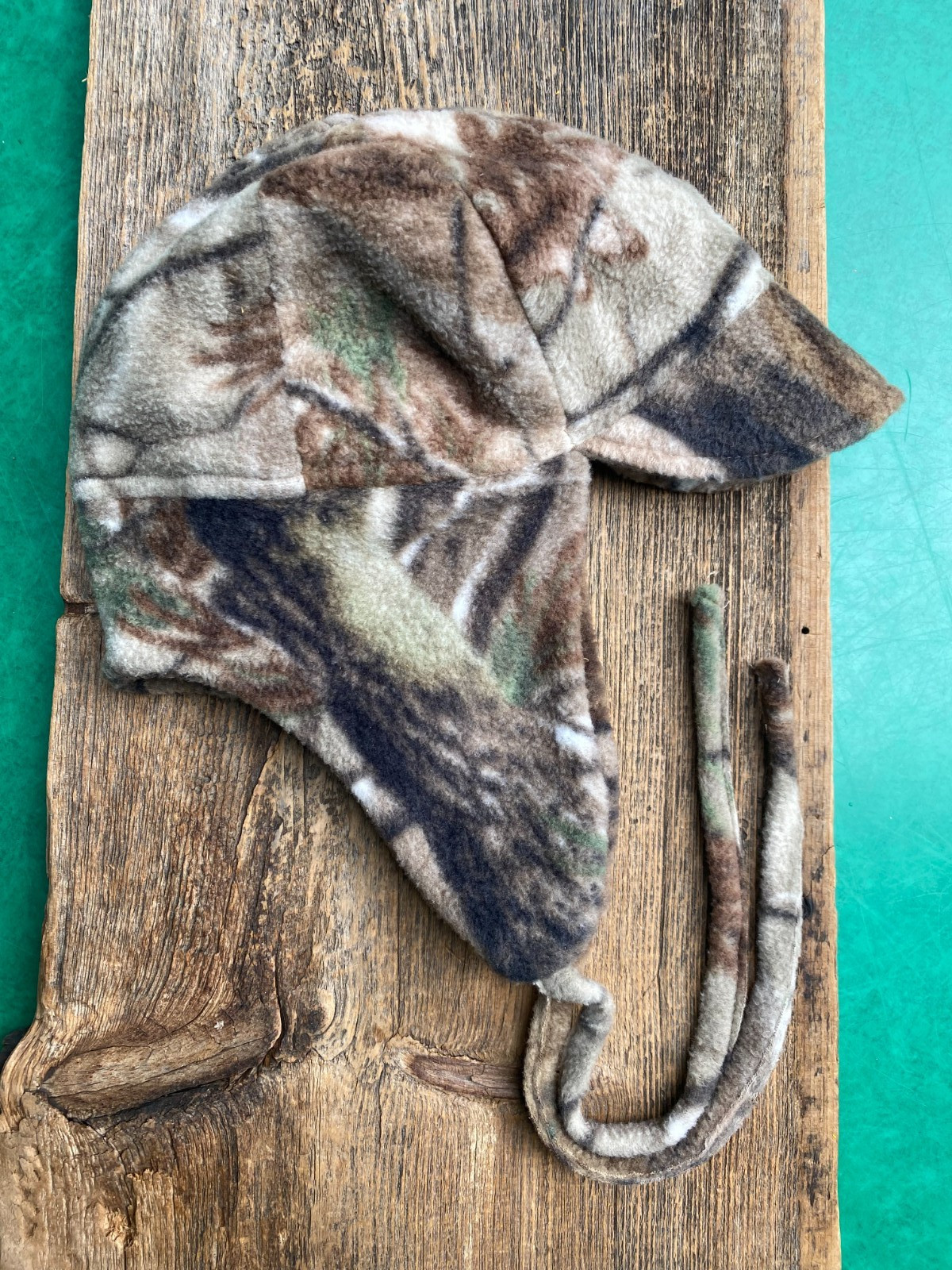 Hot Shot Boys Size M Reversible Fleece Winter Hat Mossy Oak Camo with Ear Flaps