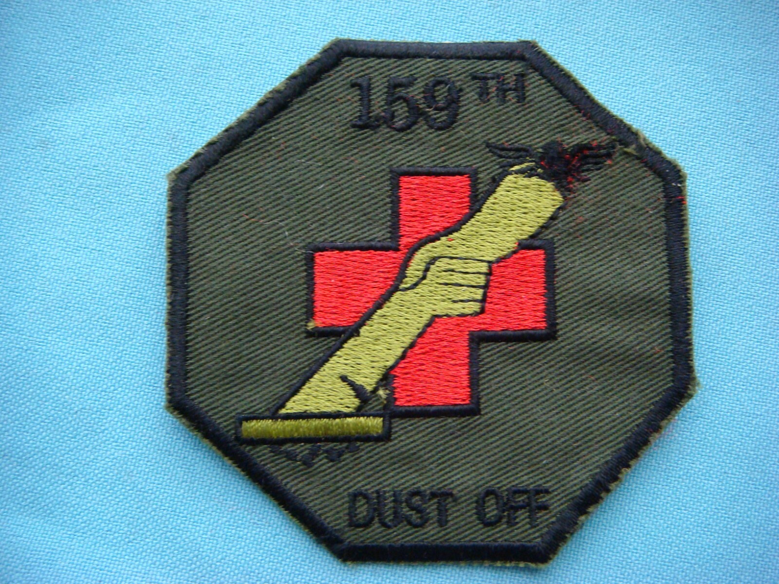 VIETNAM WAR PATCH, US 159th MEDICAL DETACHMENT DUST OFF