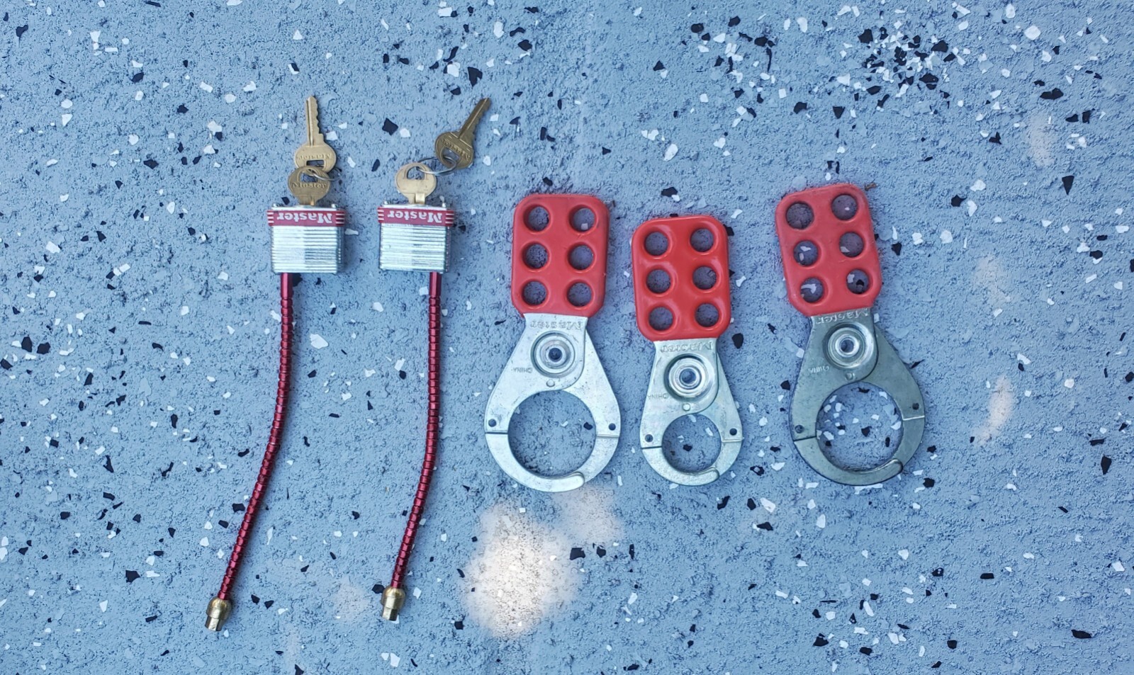 master lock assorted circuit breakers lockout