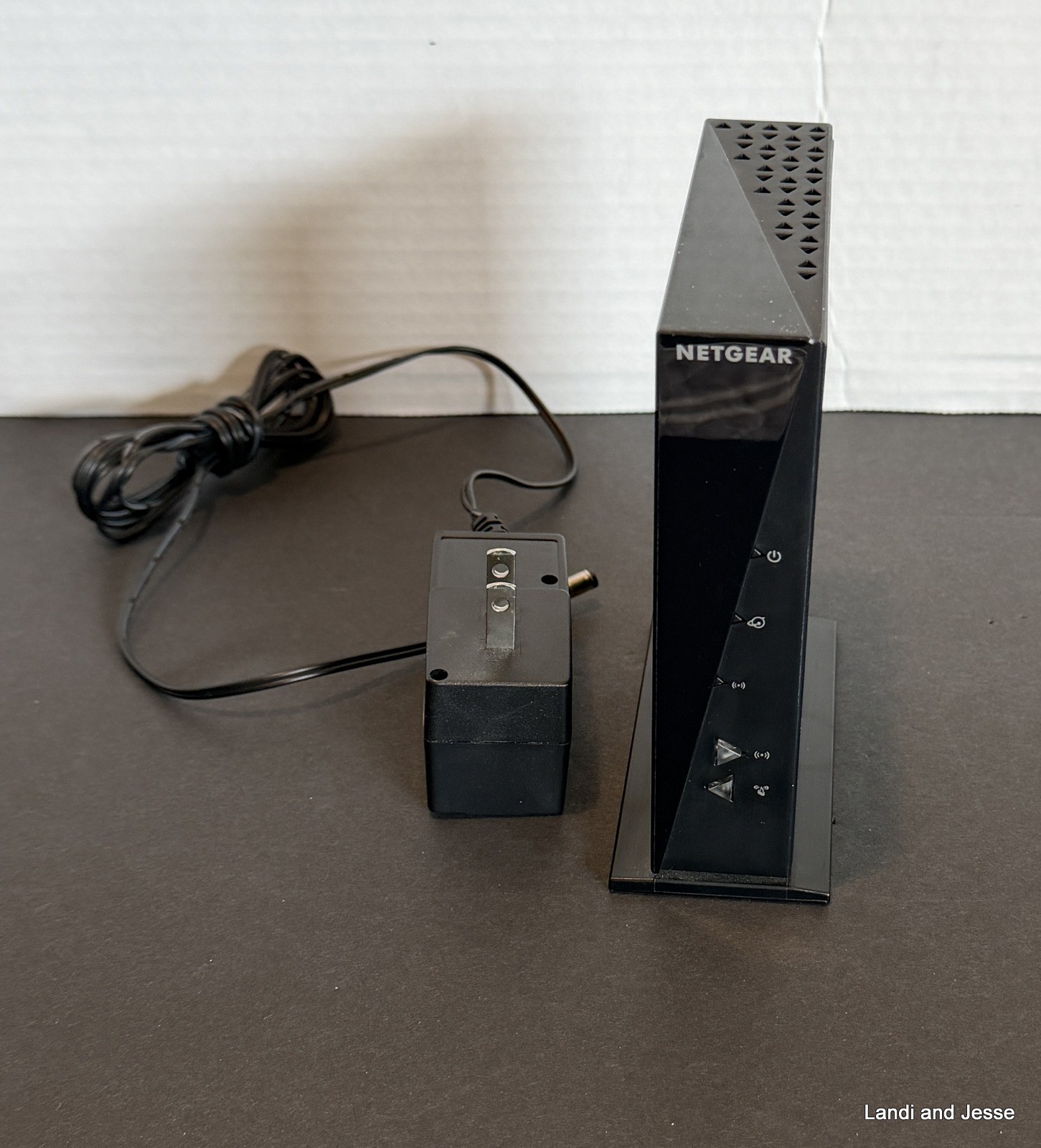 Netgear N300 WNR2000v5 2.4 GHz Wireless WiFi Router