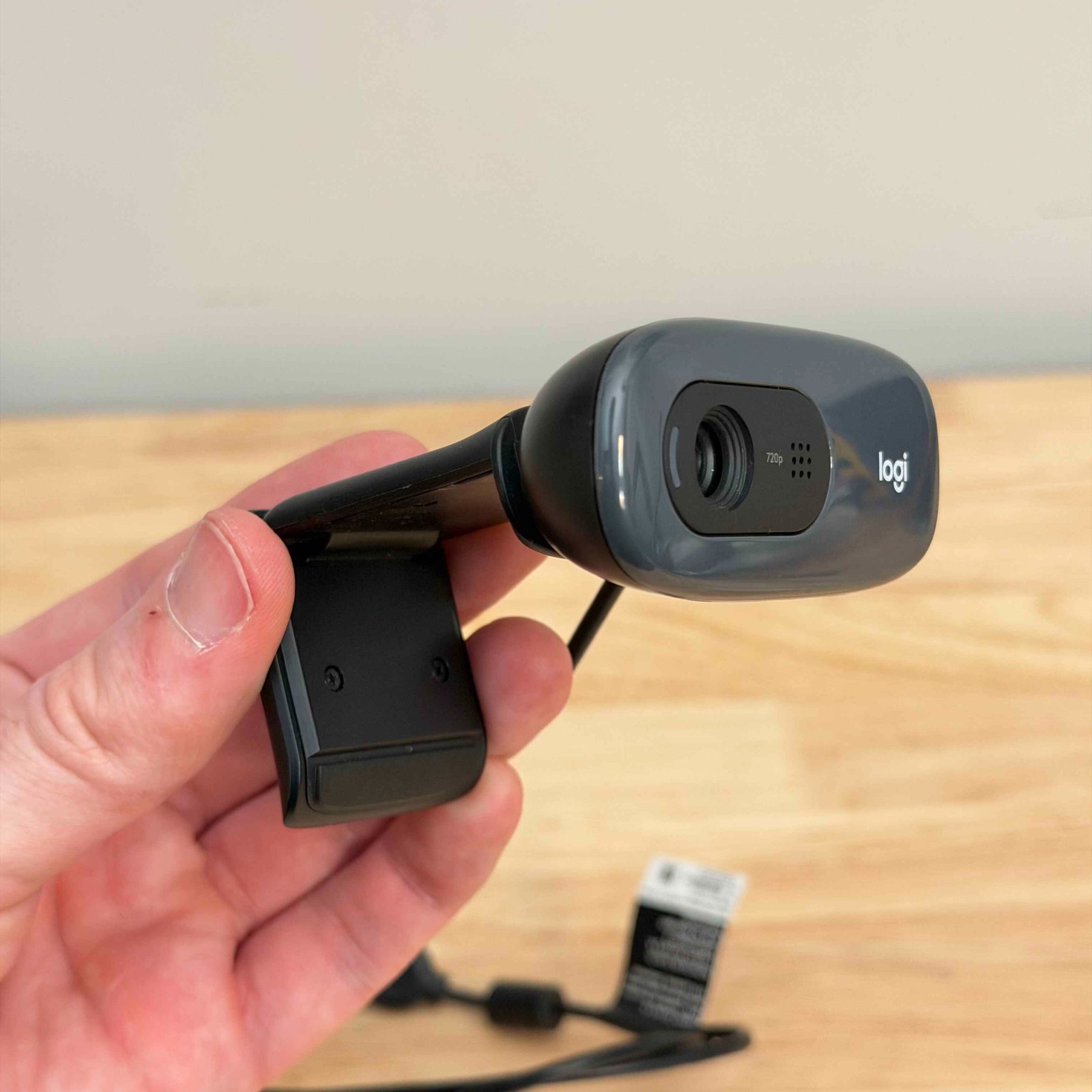 logi 720p USB 2.0 Webcam Clip-On Built-in Microphone Black High-Resolution