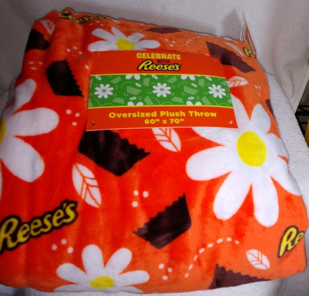 REESE'S Oversized Plush Throw 60" x 70" New