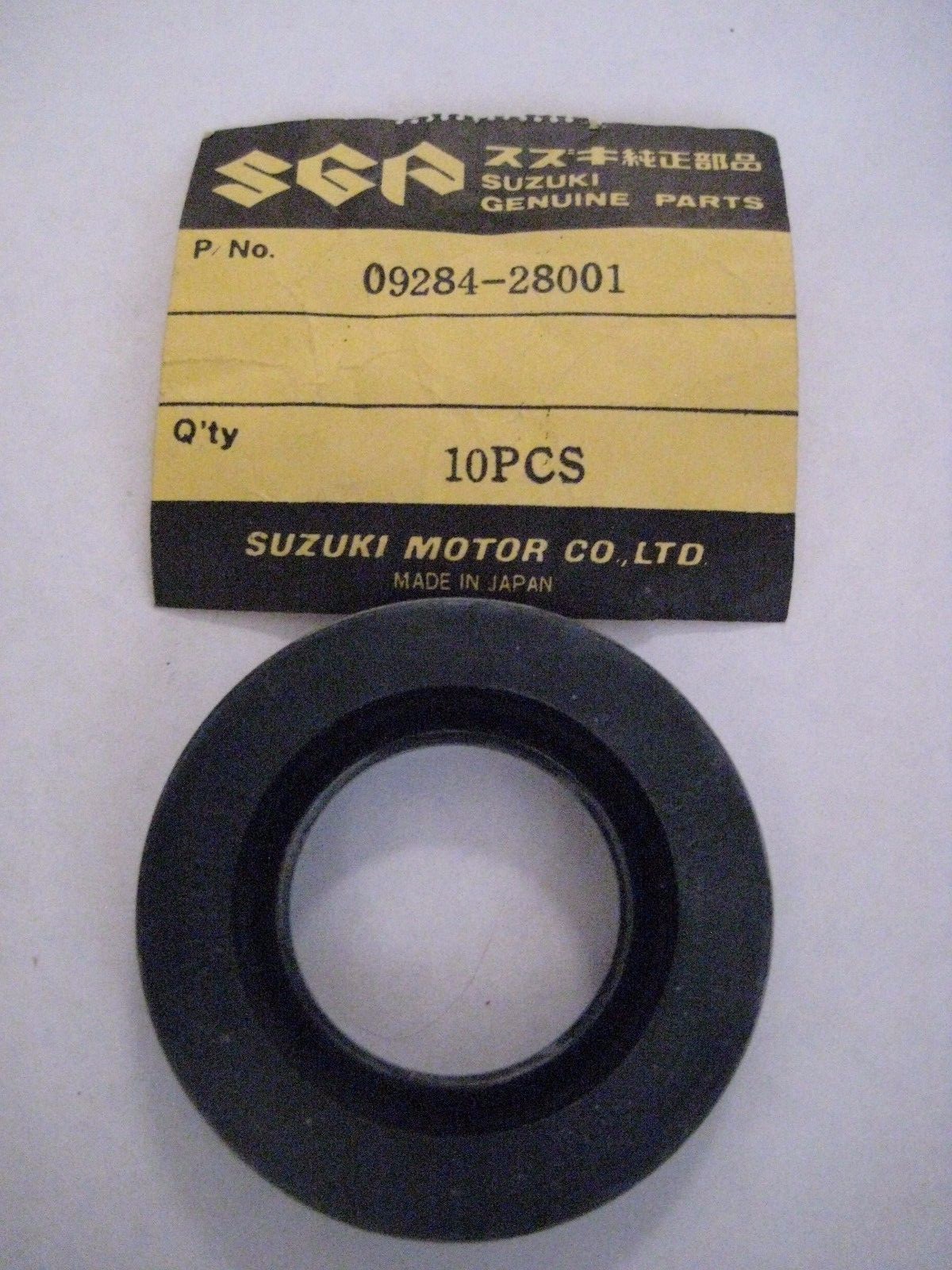 SUZUKI SNOWMOBILE SM10/SM11/SM20/SM21/SM30/SM40 RIGHT AXLE SHAFT SEAL NOS!